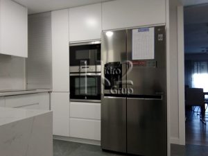 Reforma total de una cocina en València - Zona nevera y hornos